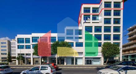 Продаж - Бізнес 238 m² В Никосии