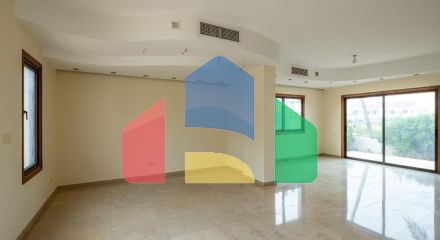 Продаж - Котедж 215 m² В Никосии