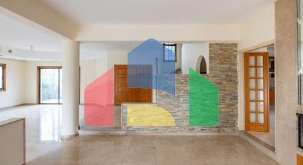 Продаж - Котедж 215 m² В Никосии