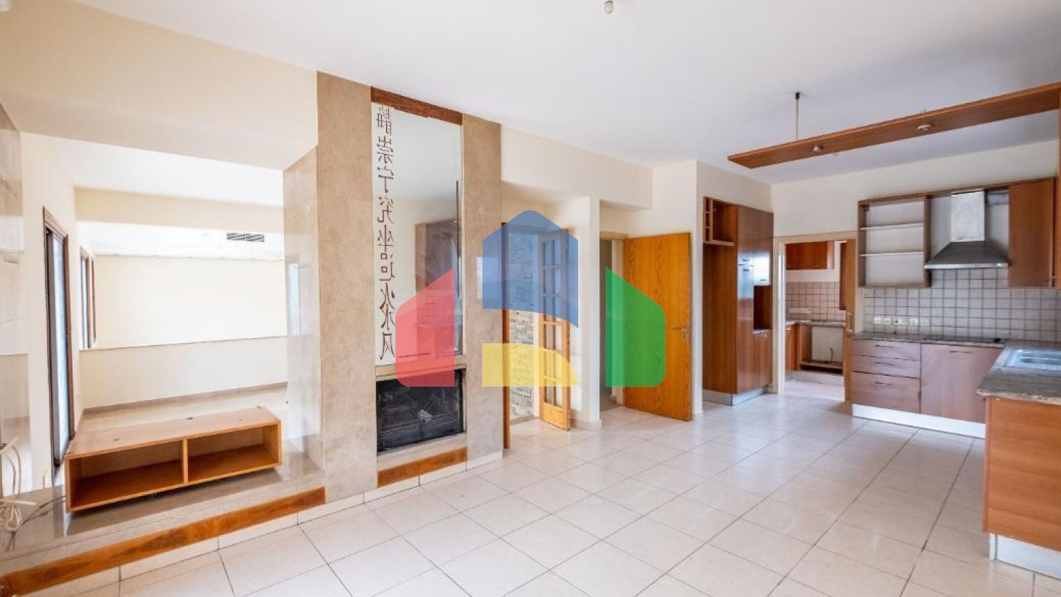 Продаж - Котедж 215 m² В Никосии