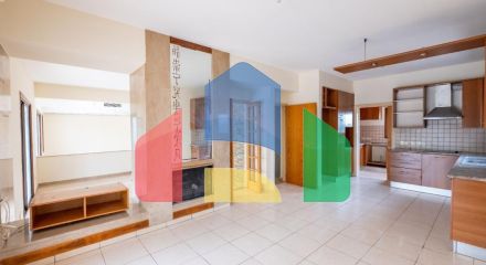 Продаж - Котедж 215 m² В Никосии