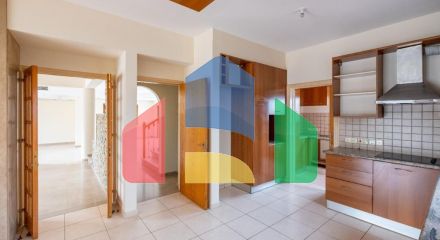 Продаж - Котедж 215 m² В Никосии