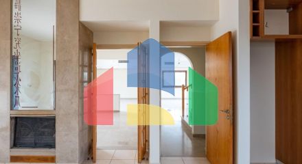 Продаж - Котедж 215 m² В Никосии