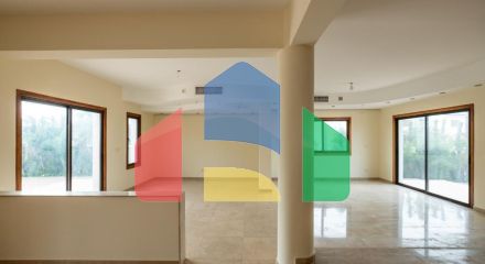 Продаж - Котедж 215 m² В Никосии