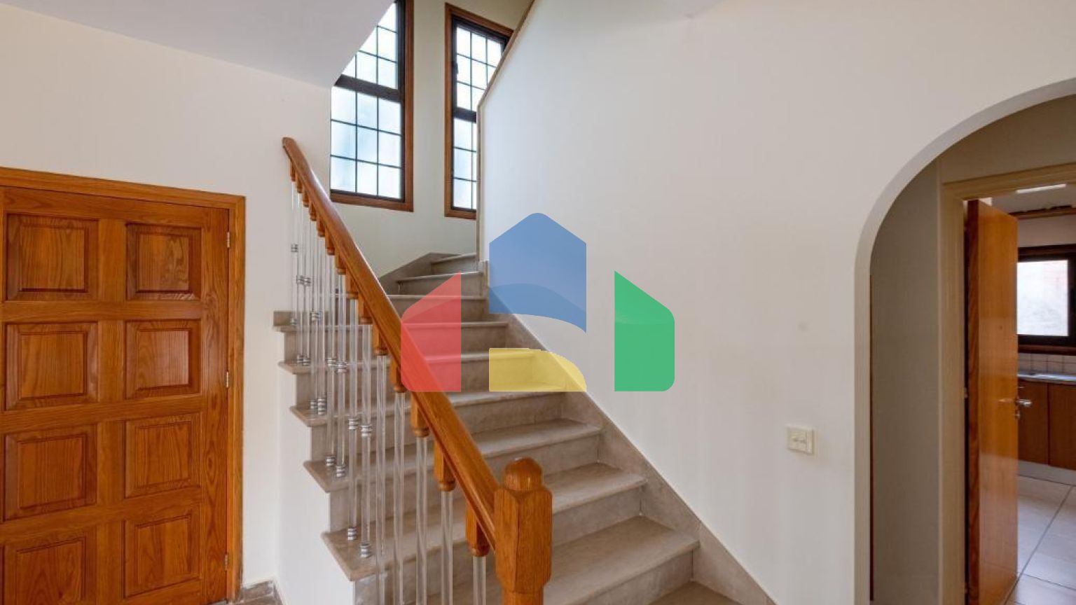 Продаж - Котедж 215 m² В Никосии