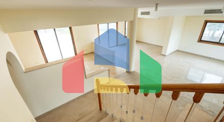 Продаж - Котедж 215 m² В Никосии