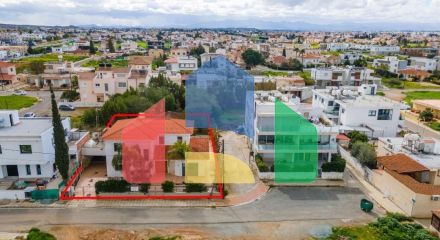 Продаж - Котедж 215 m² В Никосии