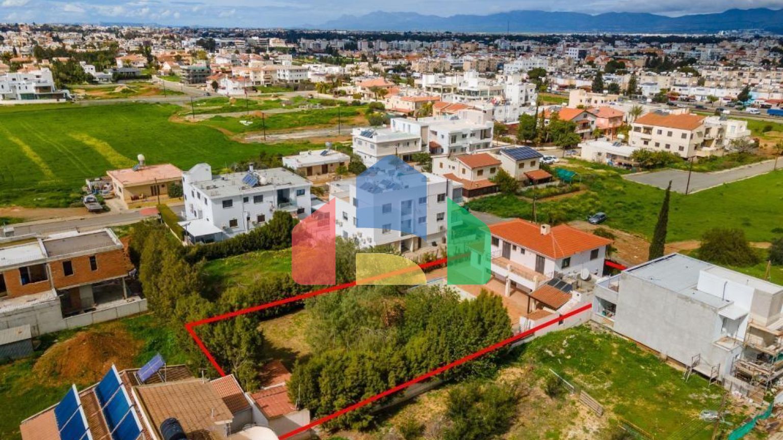 Продаж - Котедж 215 m² В Никосии