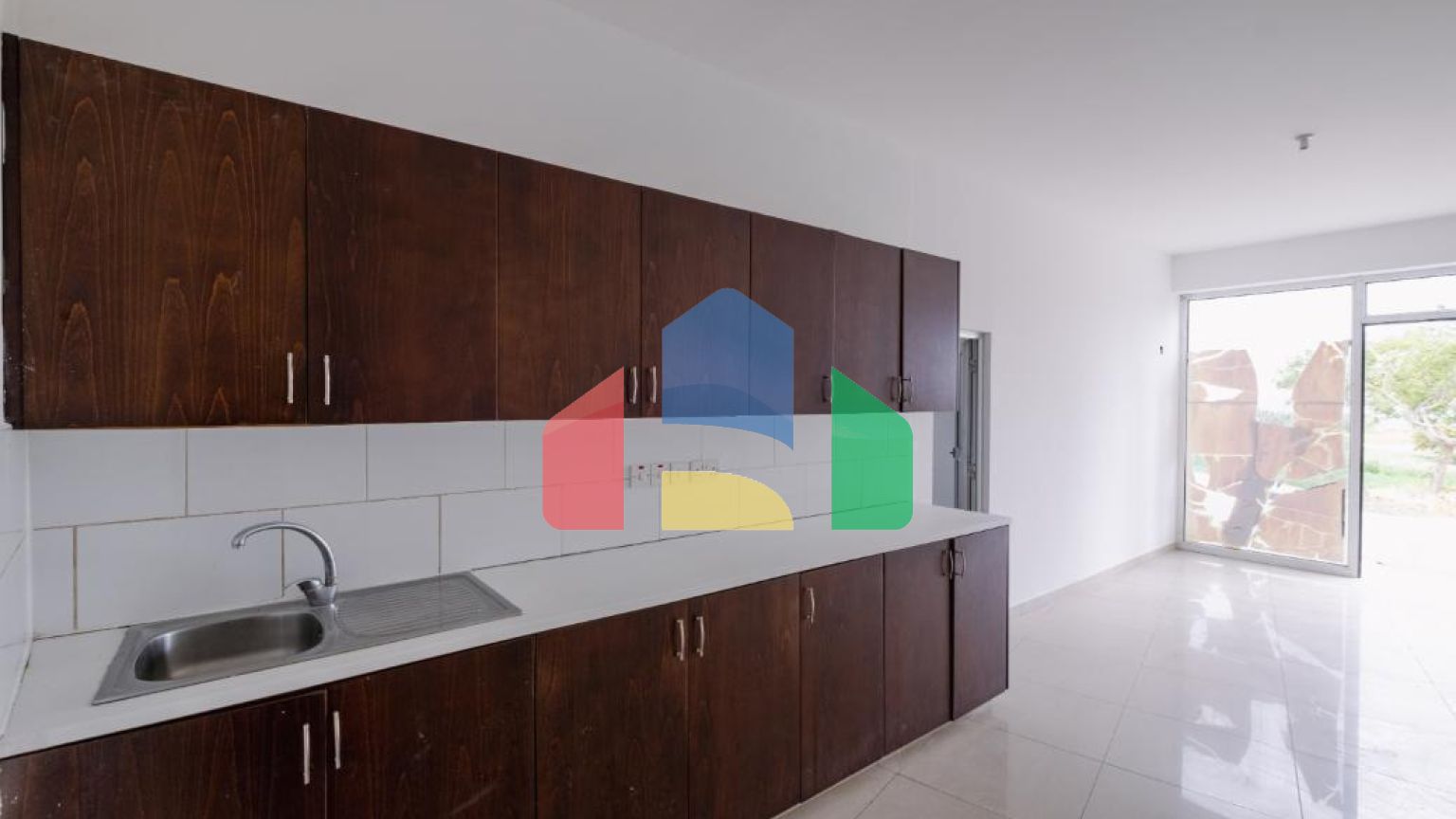 Продаж - Бізнес 150 m² В Никосии