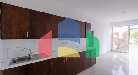 Продаж - Бізнес 150 m² В Никосии