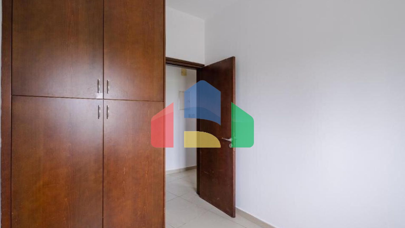 Продаж - Бізнес 150 m² В Никосии