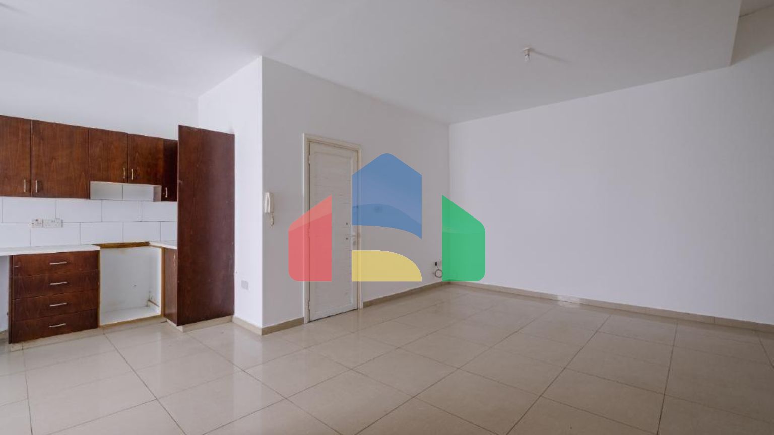 Продаж - Бізнес 150 m² В Никосии