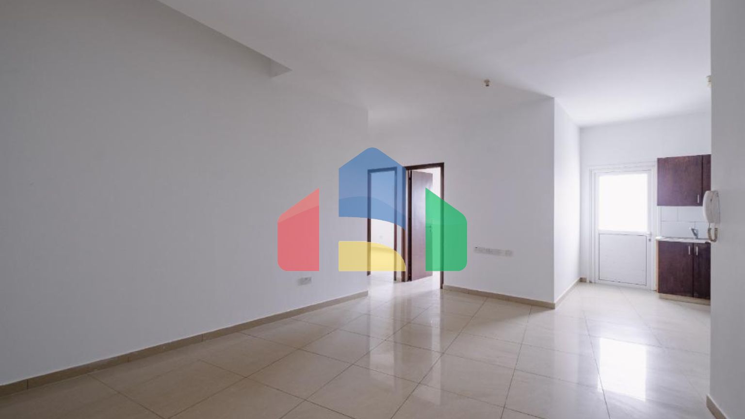 Продаж - Бізнес 150 m² В Никосии