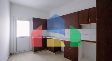 Продаж - Бізнес 150 m² В Никосии