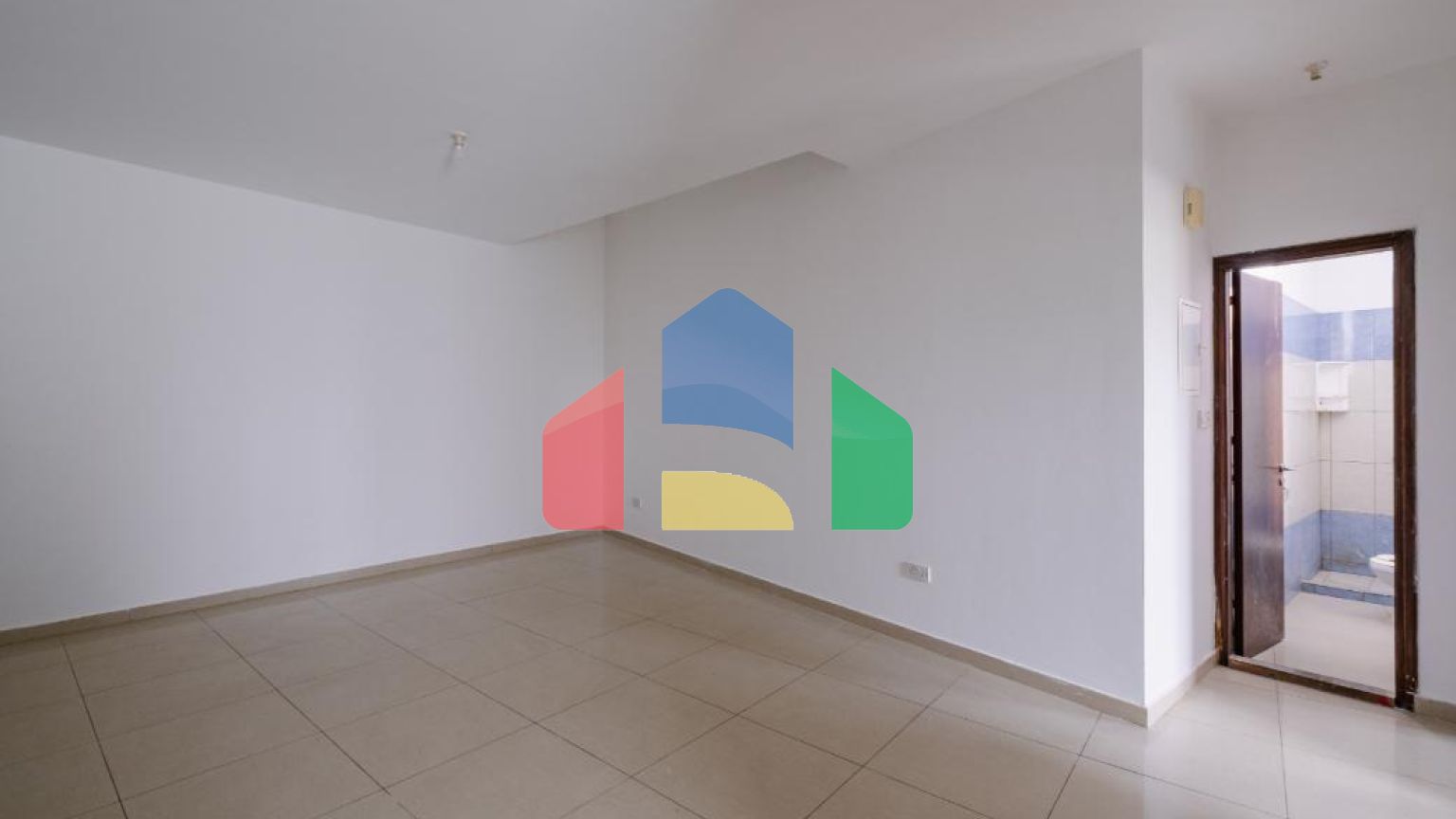 Продаж - Бізнес 150 m² В Никосии