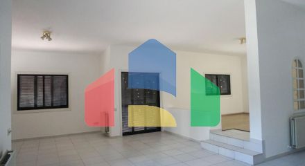 Продаж - Котедж 345 m² В Никосии