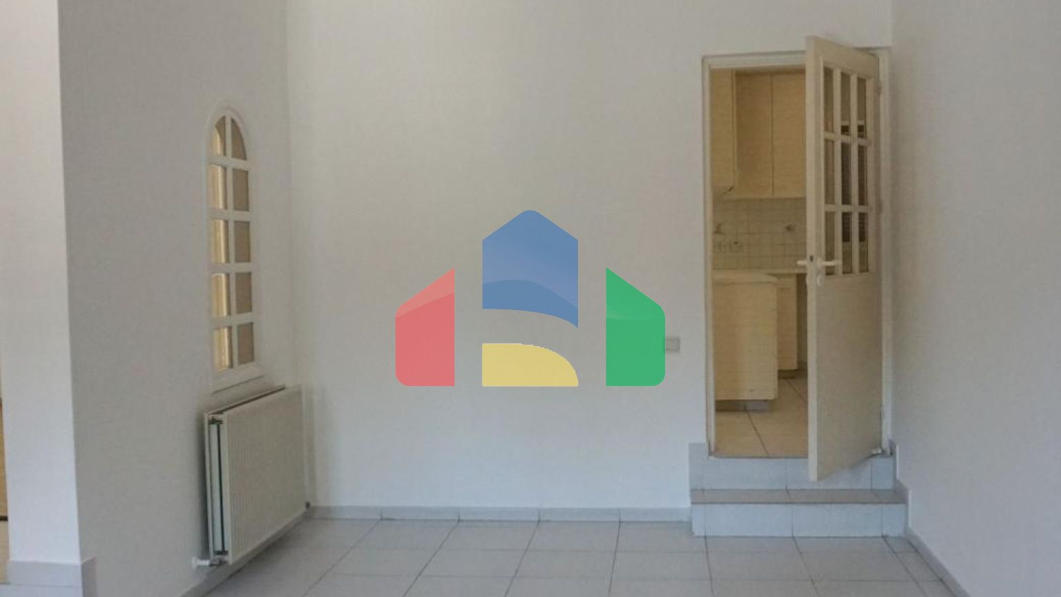 Продаж - Котедж 345 m² В Никосии