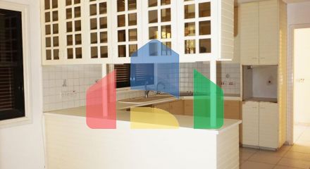 Продаж - Котедж 345 m² В Никосии