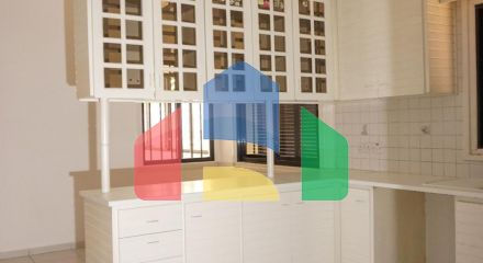 Продаж - Котедж 345 m² В Никосии