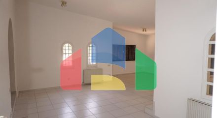 Продаж - Котедж 345 m² В Никосии