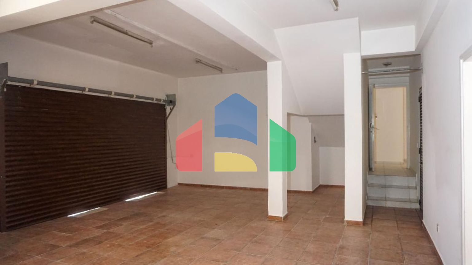 Продаж - Котедж 345 m² В Никосии