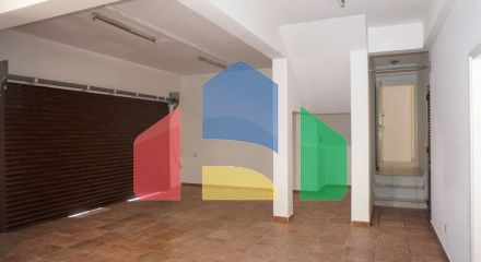 Продаж - Котедж 345 m² В Никосии