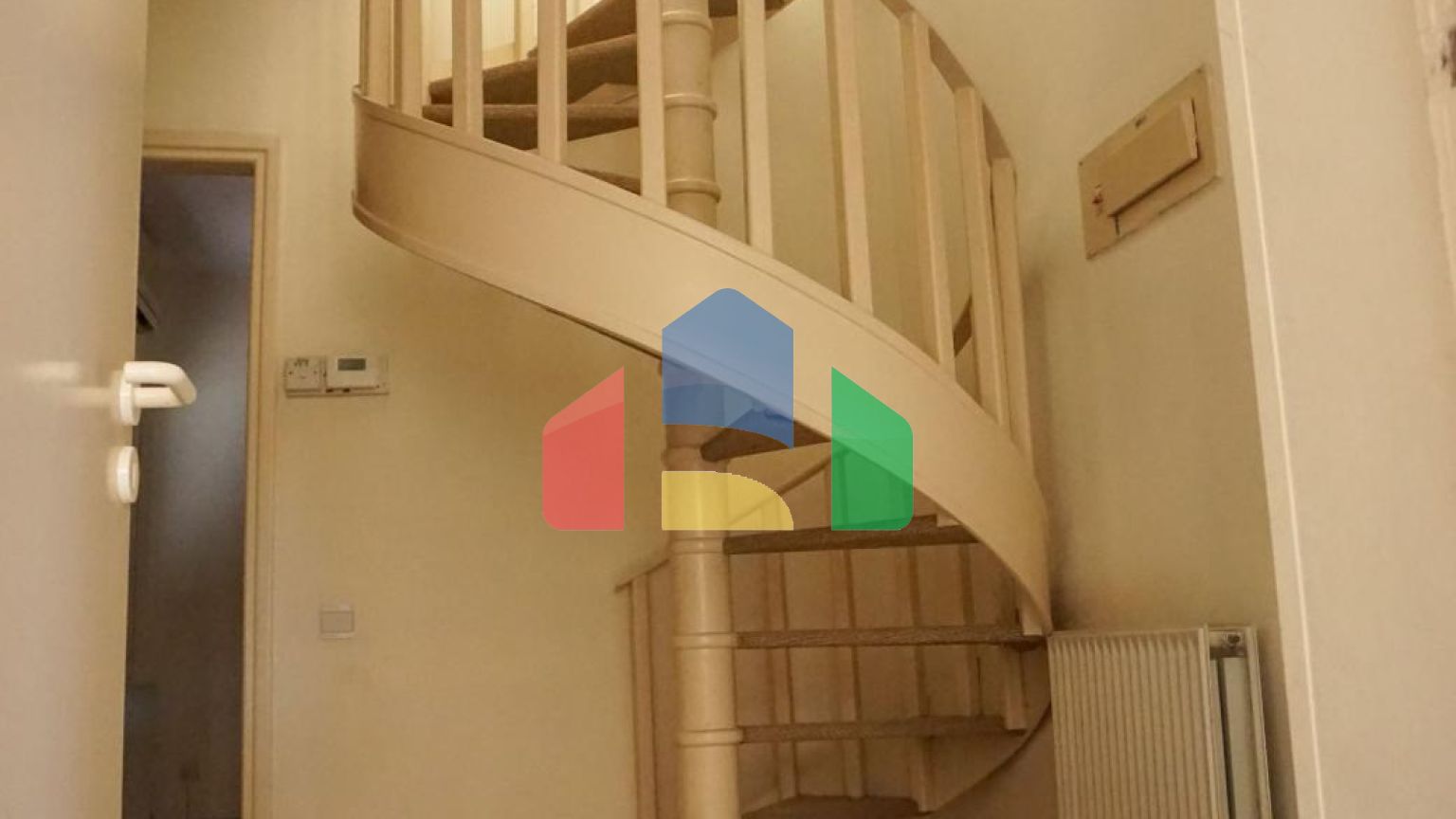 Продаж - Котедж 345 m² В Никосии