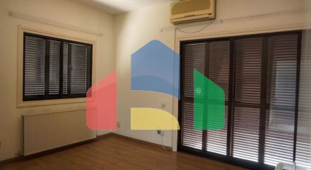 Продаж - Котедж 345 m² В Никосии