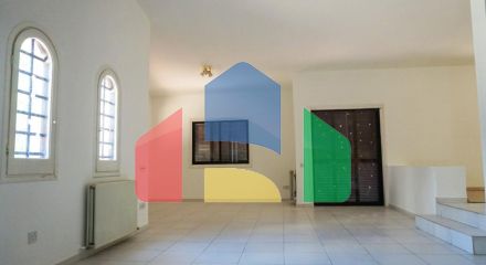 Продаж - Котедж 345 m² В Никосии