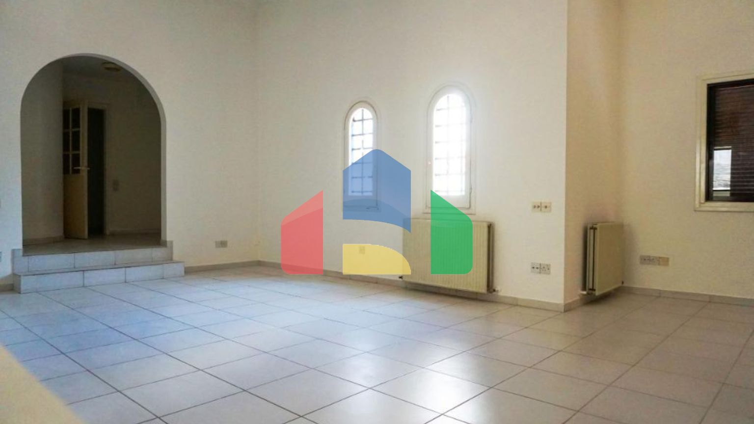 Продаж - Котедж 345 m² В Никосии