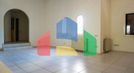 Продаж - Котедж 345 m² В Никосии