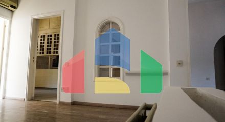 Продаж - Котедж 345 m² В Никосии