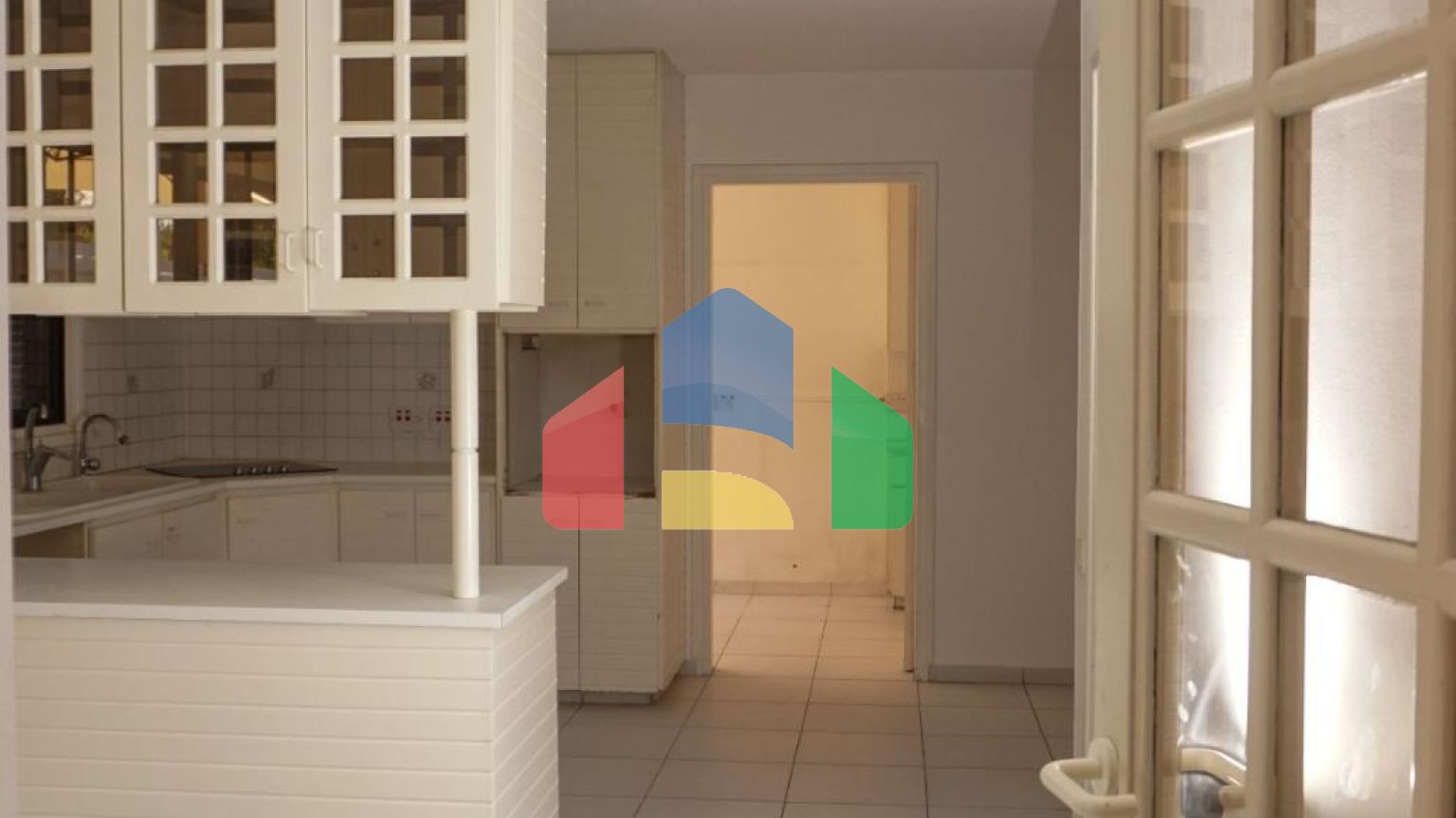 Продаж - Котедж 345 m² В Никосии