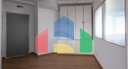 Продаж - Бізнес 238 m² В Никосии