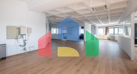Продаж - Бізнес 238 m² В Никосии
