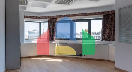 Продаж - Бізнес 238 m² В Никосии