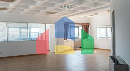 Продаж - Бізнес 238 m² В Никосии