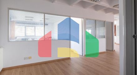 Продаж - Бізнес 238 m² В Никосии