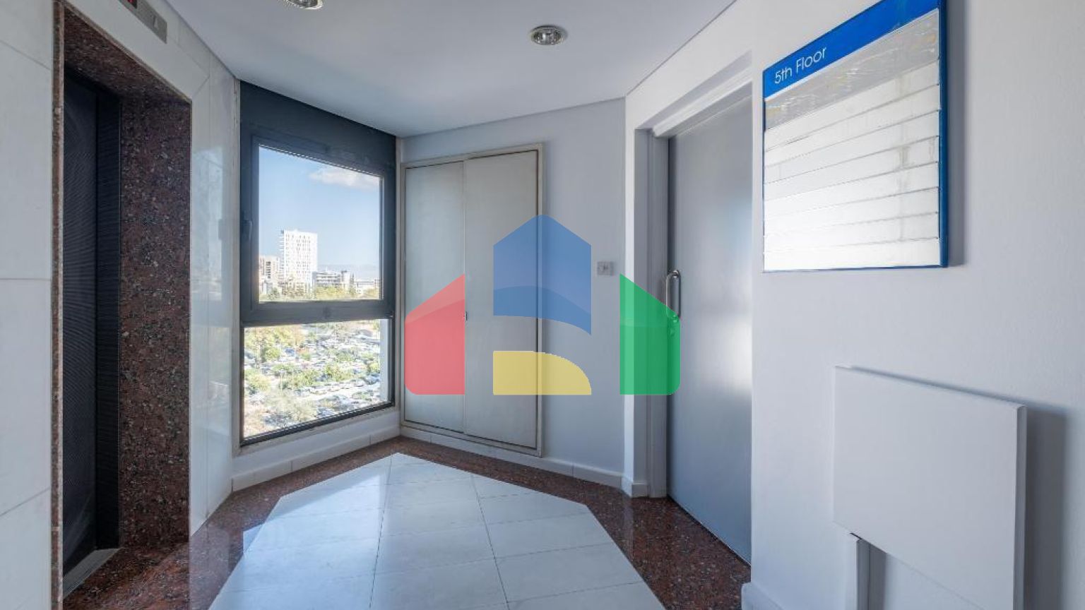 Продаж - Бізнес 238 m² В Никосии