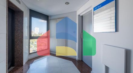 Продаж - Бізнес 238 m² В Никосии