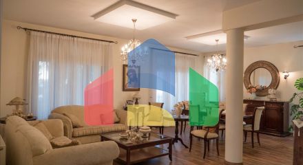 Продаж - Вілла 270 m² В Никосии