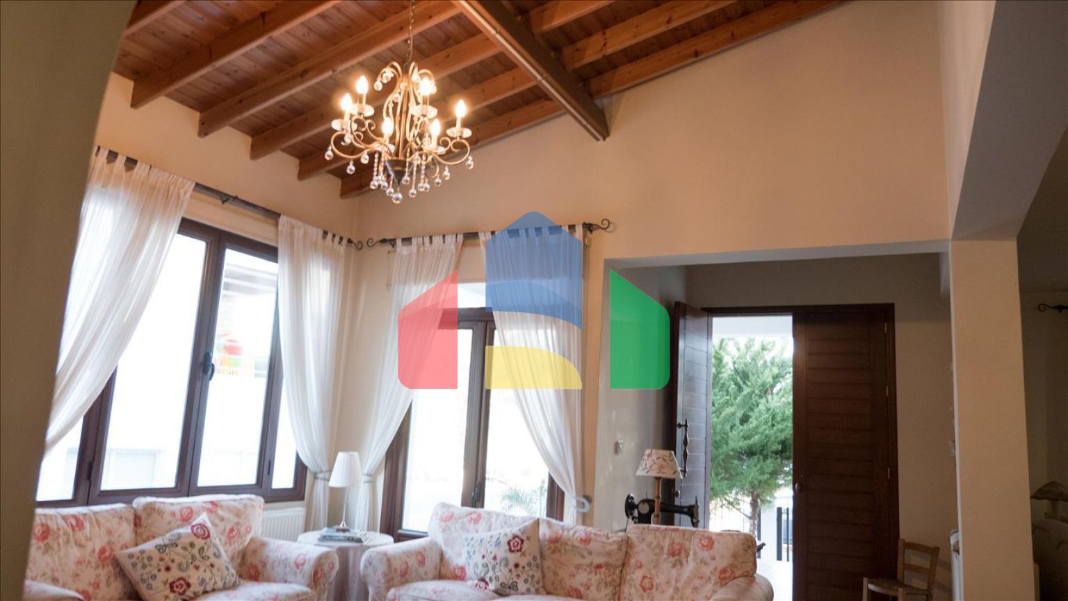 Продаж - Вілла 270 m² В Никосии