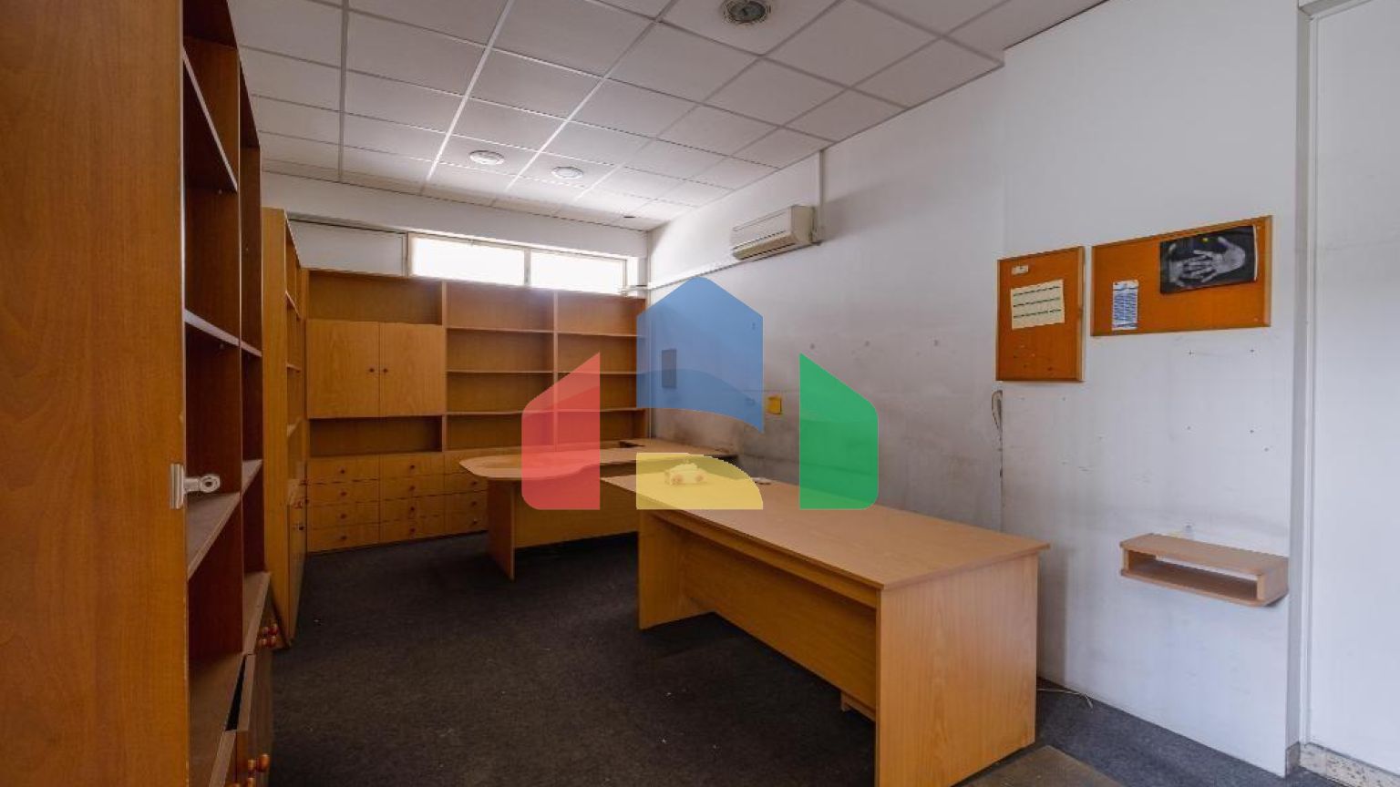 Продаж - Бізнес 513 m² В Никосии