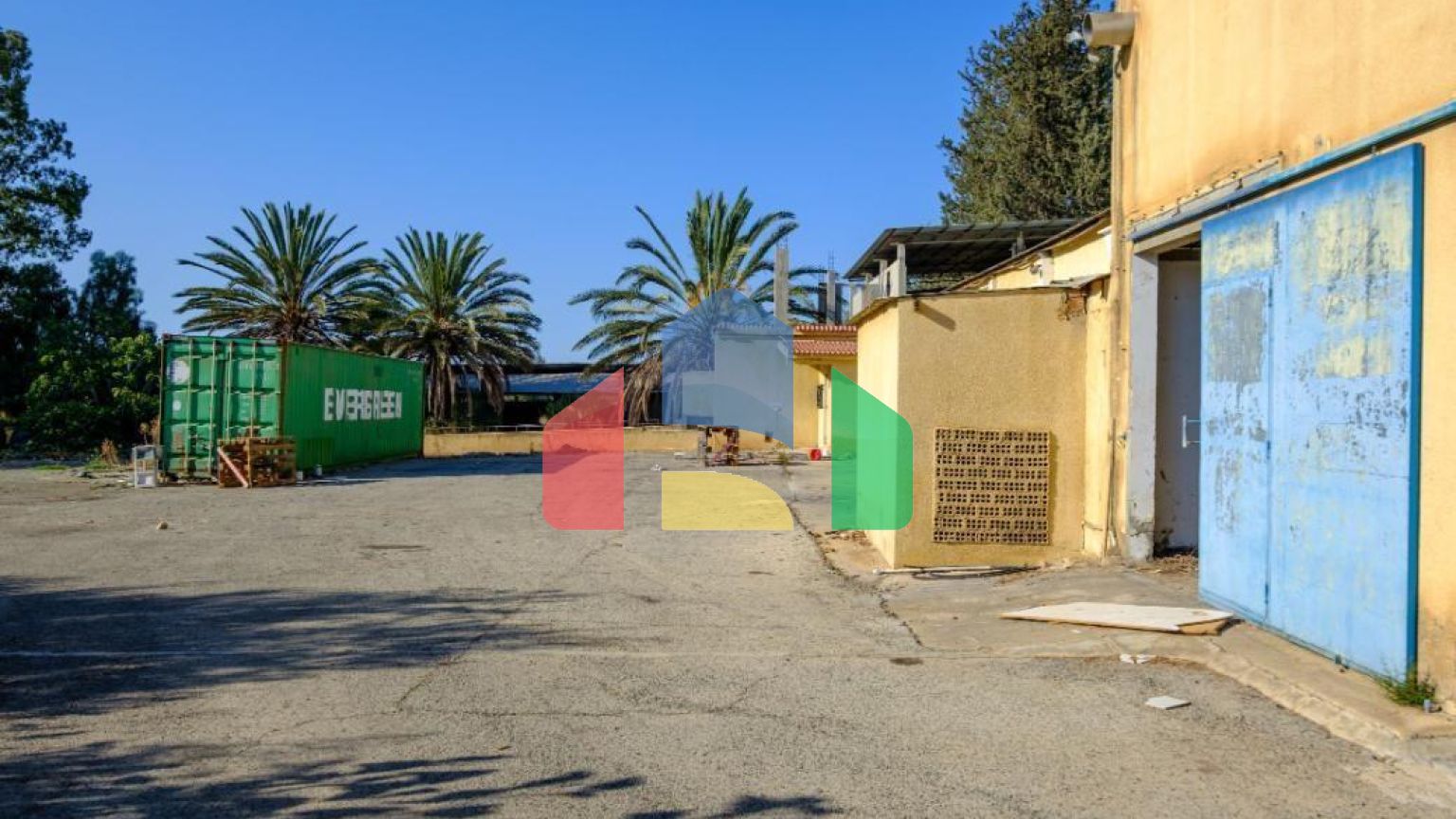 Продаж - Земельна ділянка 7916 m² В Никосии