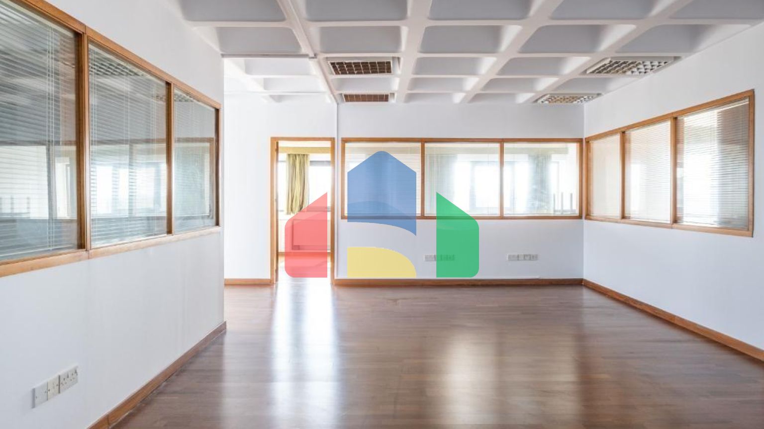 Продаж - Бізнес 2006 m² В Никосии