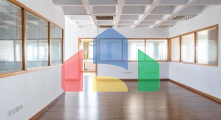 Продаж - Бізнес 2006 m² В Никосии