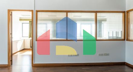 Продаж - Бізнес 2006 m² В Никосии