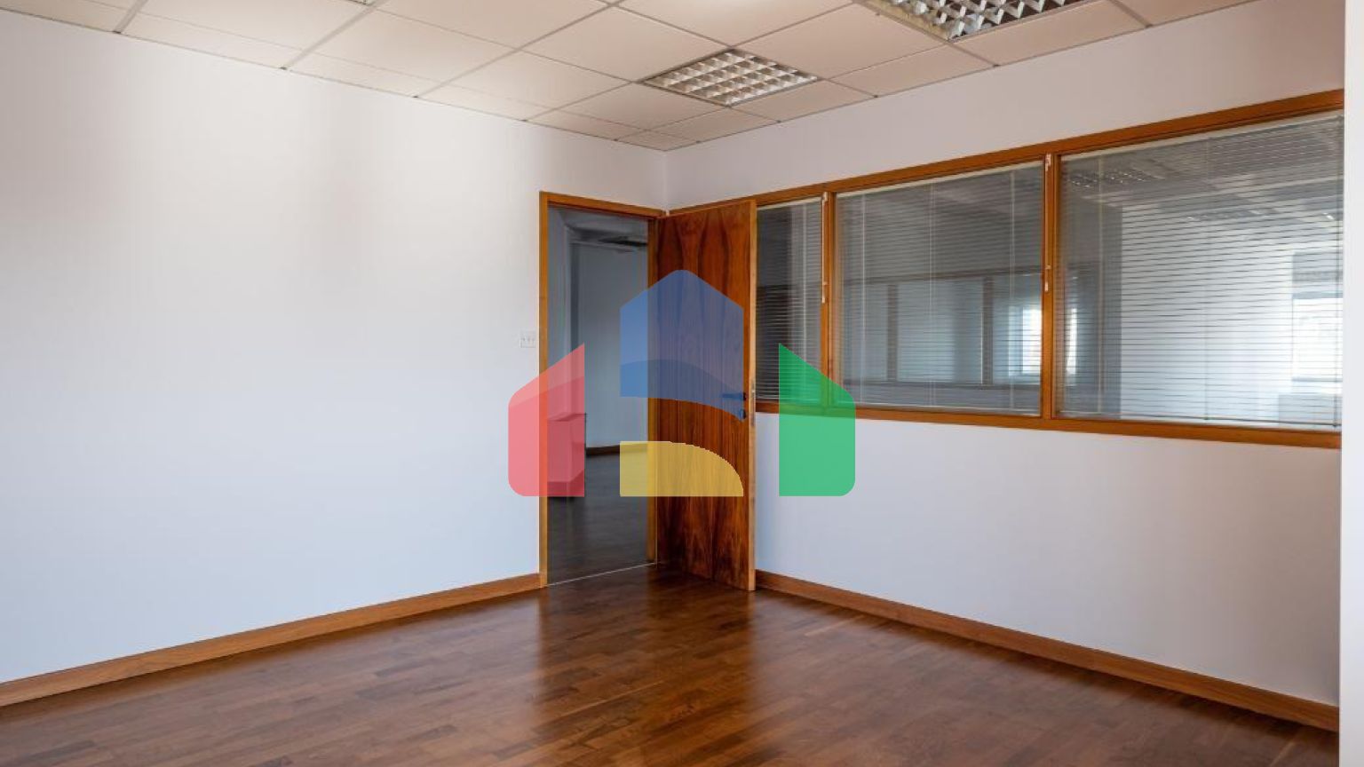 Продаж - Бізнес 2006 m² В Никосии