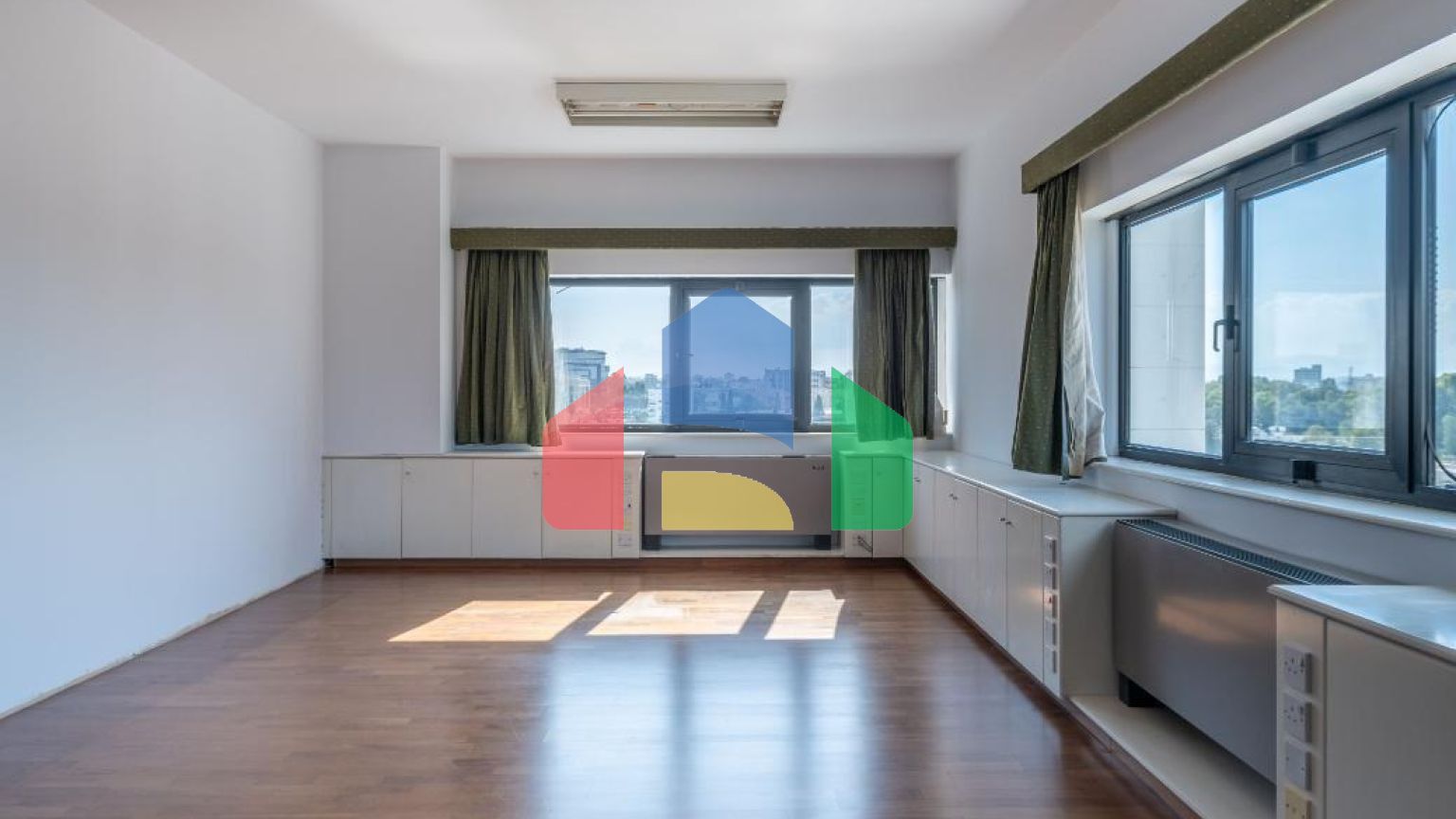 Продаж - Бізнес 2006 m² В Никосии