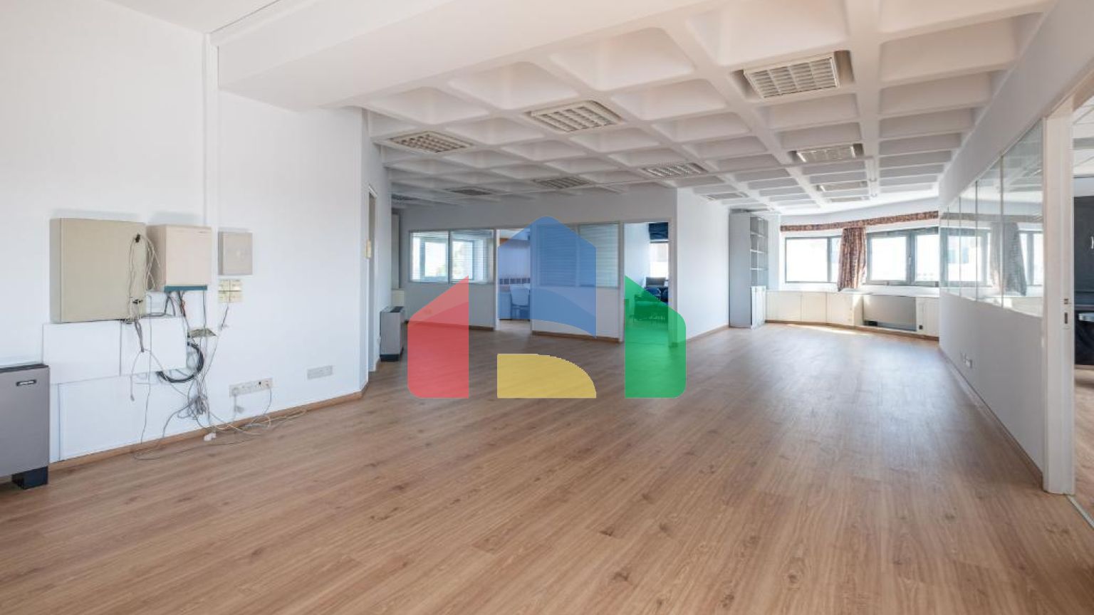 Продаж - Бізнес 2006 m² В Никосии